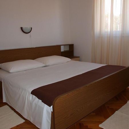 Apartments Mirja - 100M From The Beach & Parking Trogir Exteriör bild