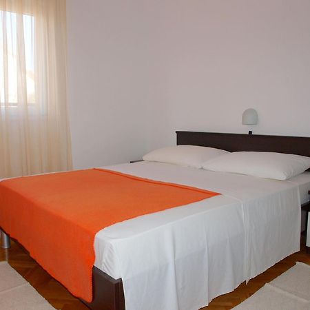 Apartments Mirja - 100M From The Beach & Parking Trogir Exteriör bild
