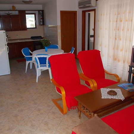 Apartments Mirja - 100M From The Beach & Parking Trogir Exteriör bild