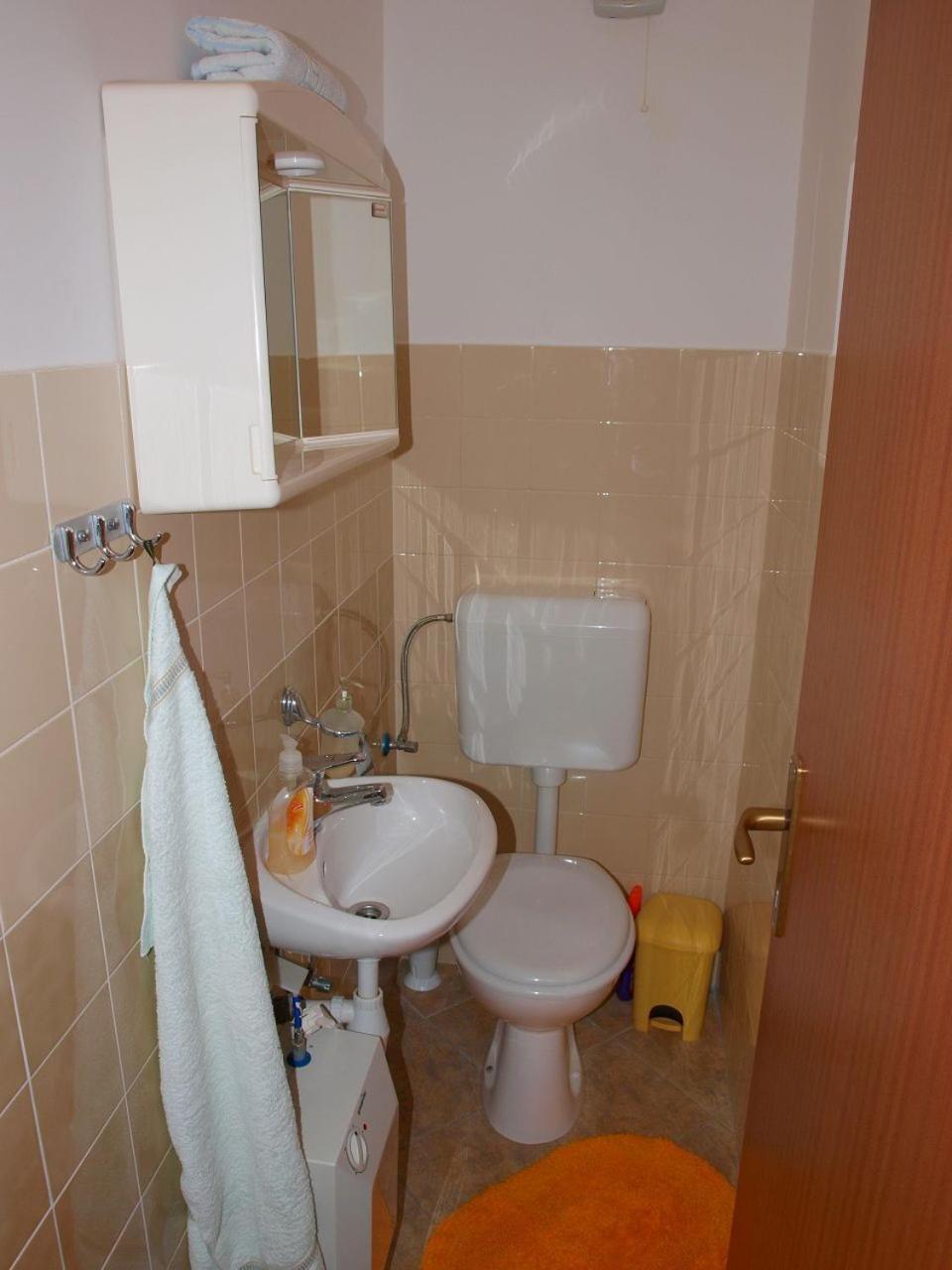 Apartments Mirja - 100M From The Beach & Parking Trogir Exteriör bild