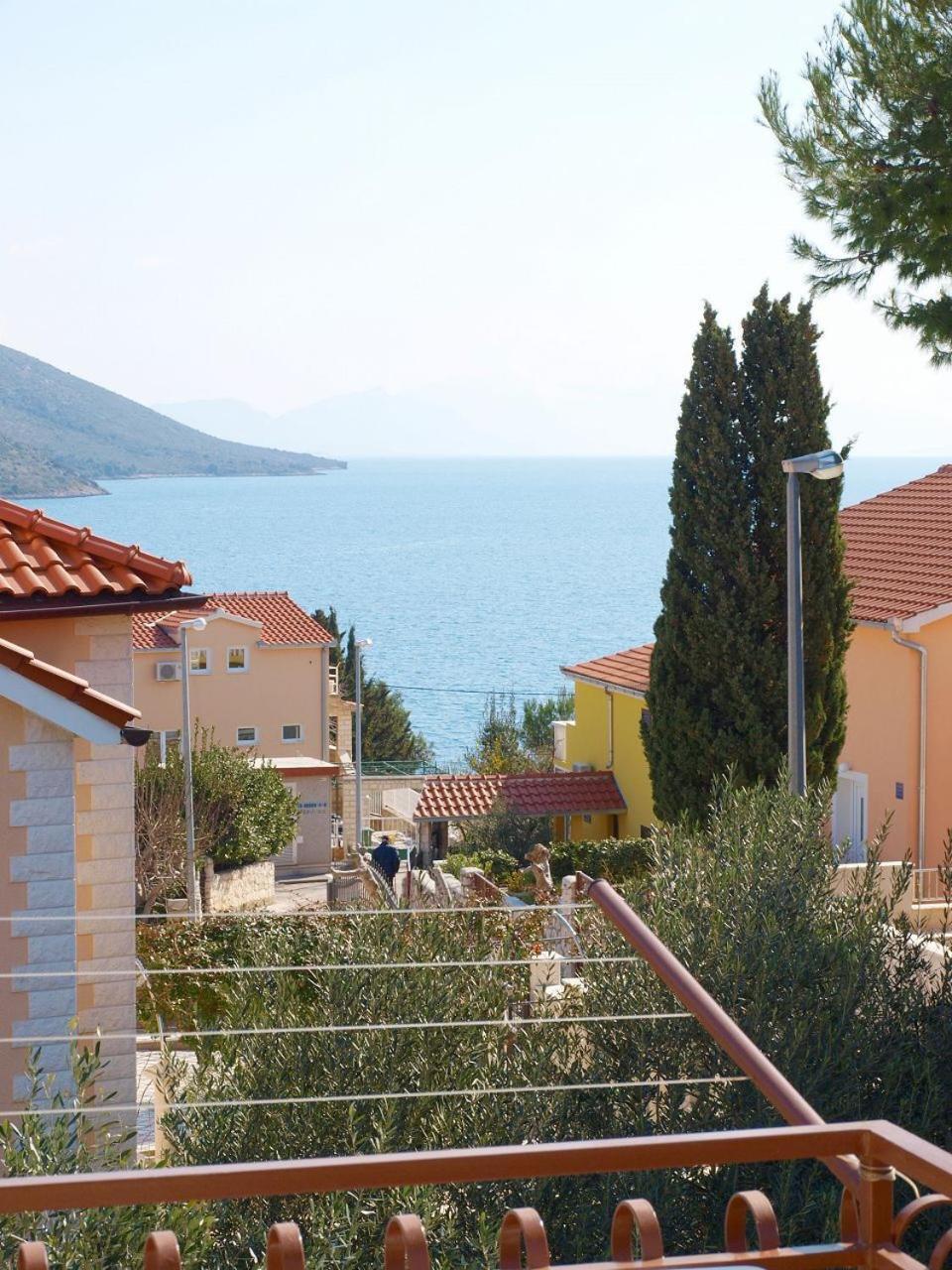 Apartments Mirja - 100M From The Beach & Parking Trogir Exteriör bild