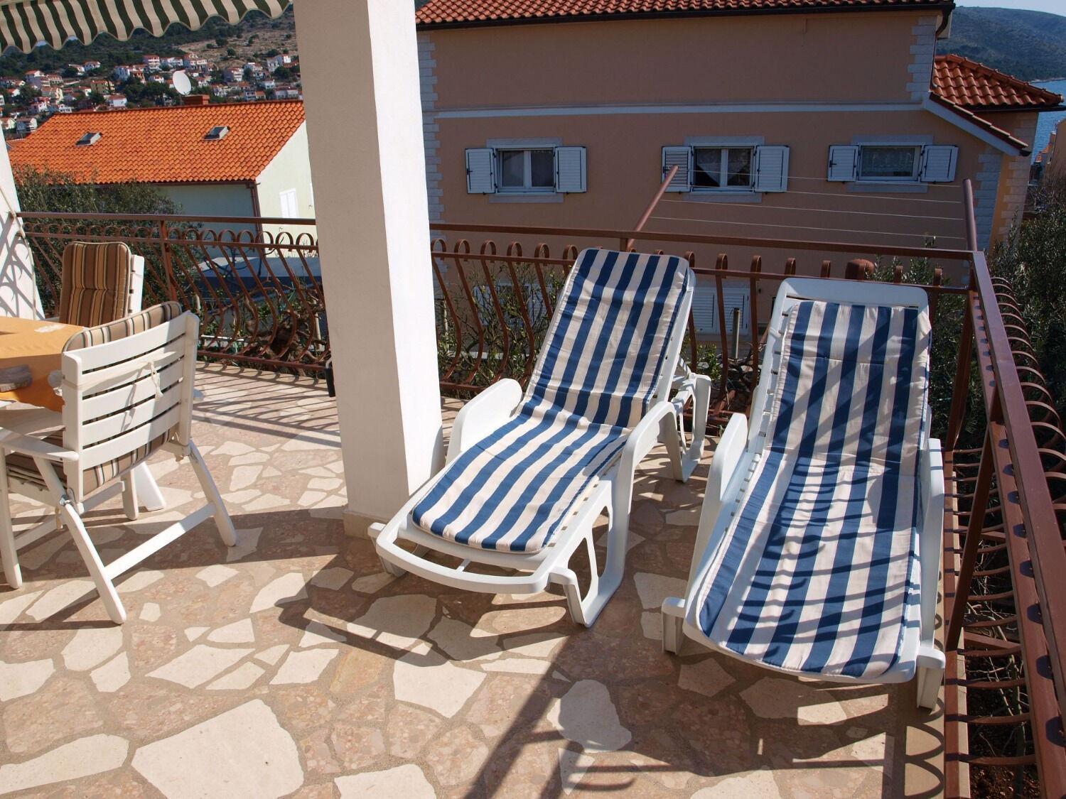 Apartments Mirja - 100M From The Beach & Parking Trogir Exteriör bild