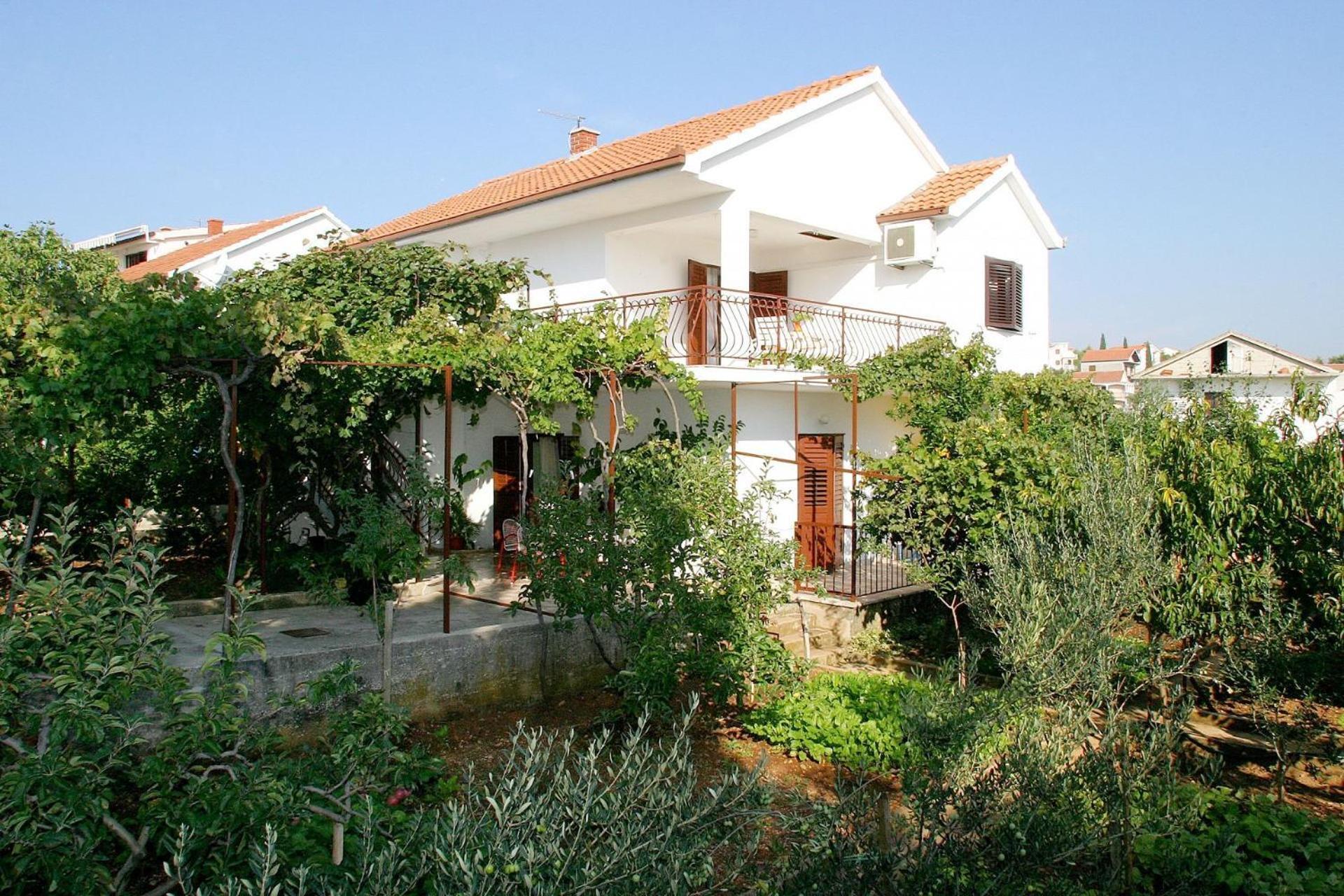 Apartments Mirja - 100M From The Beach & Parking Trogir Exteriör bild