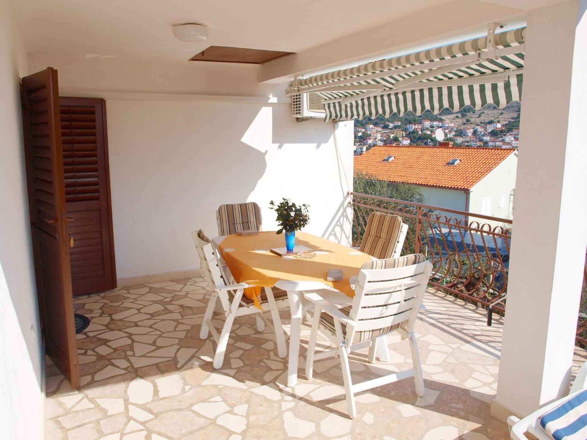 Apartments Mirja - 100M From The Beach & Parking Trogir Exteriör bild