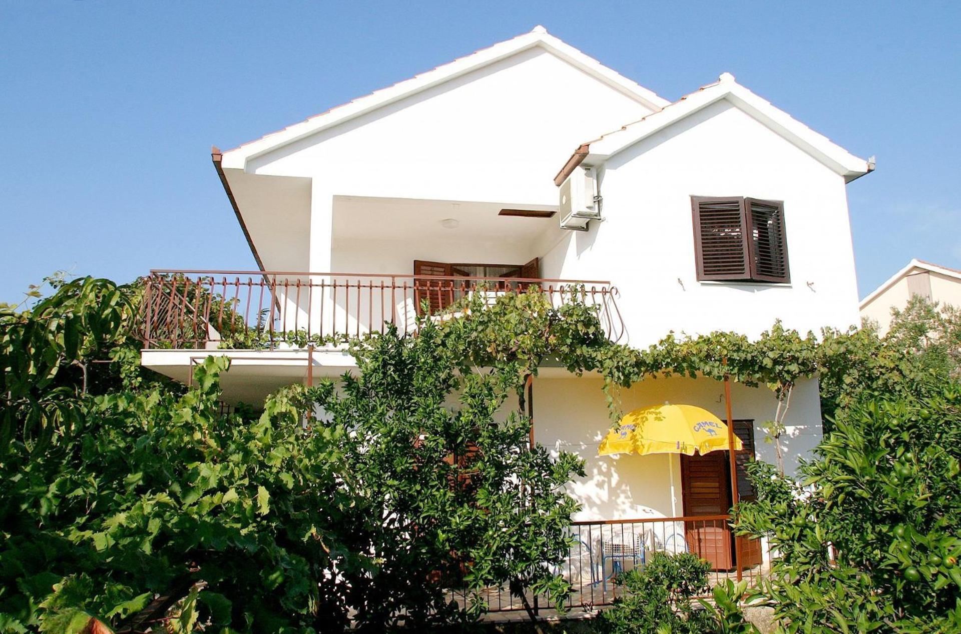 Apartments Mirja - 100M From The Beach & Parking Trogir Exteriör bild