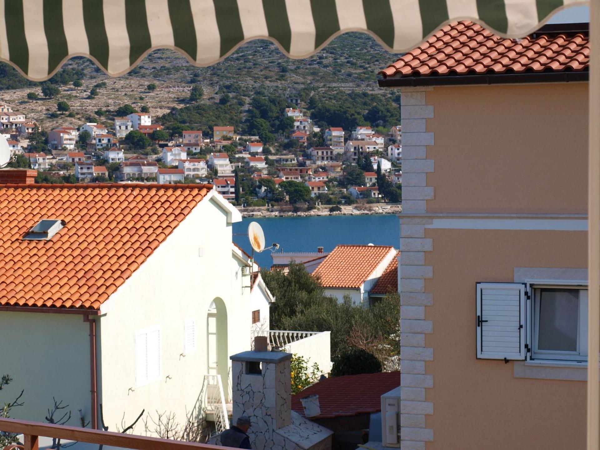 Apartments Mirja - 100M From The Beach & Parking Trogir Exteriör bild