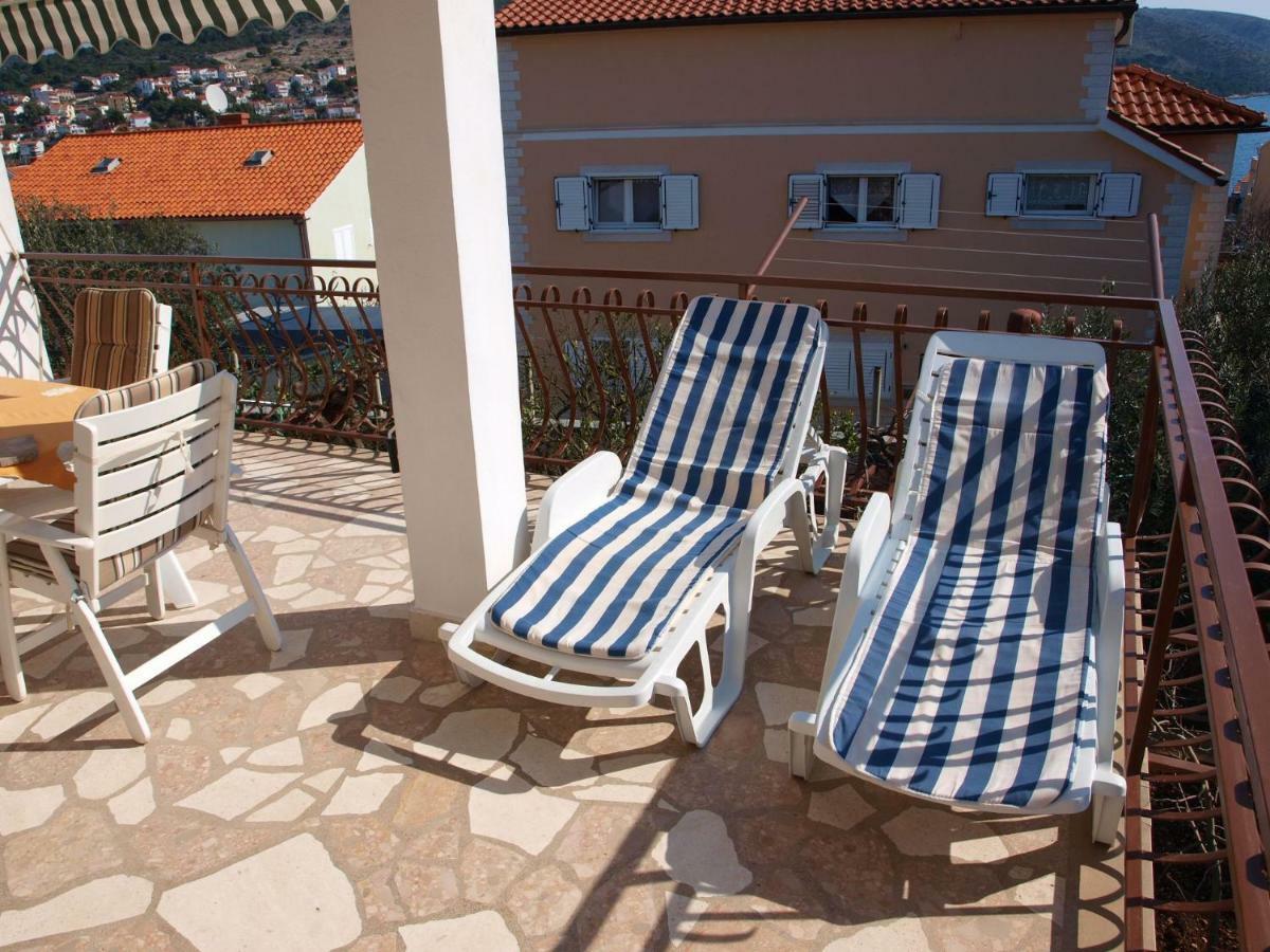 Apartments Mirja - 100M From The Beach & Parking Trogir Exteriör bild