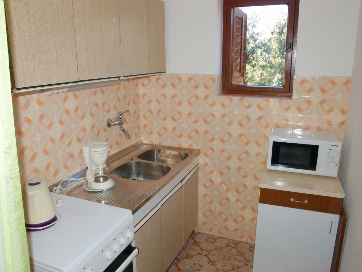 Apartments Mirja - 100M From The Beach & Parking Trogir Exteriör bild