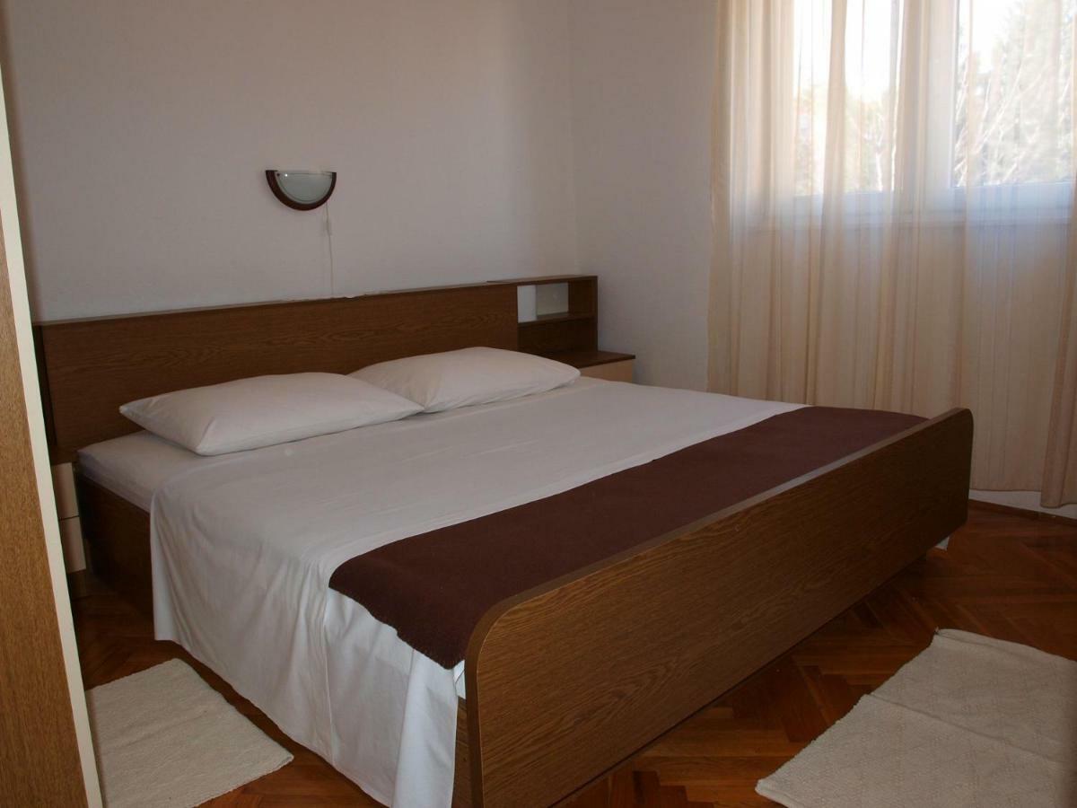 Apartments Mirja - 100M From The Beach & Parking Trogir Exteriör bild